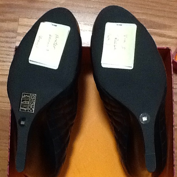 Tory Burch "Kaitlin" quilted wedge - Picture 3 of 3